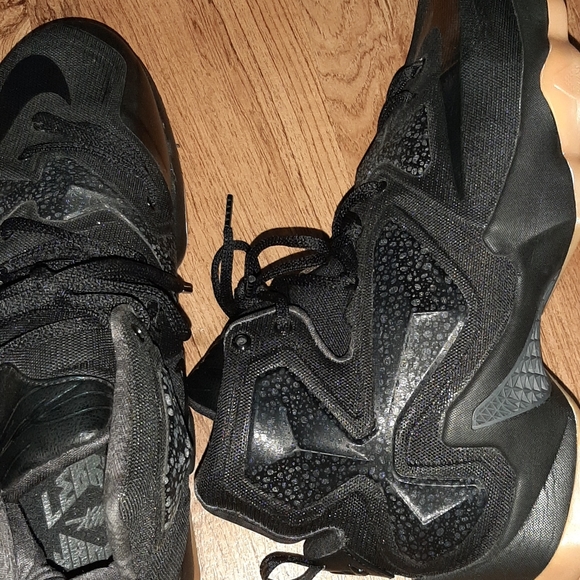 Lebron's 13 all black gum sole - Picture 4 of 7